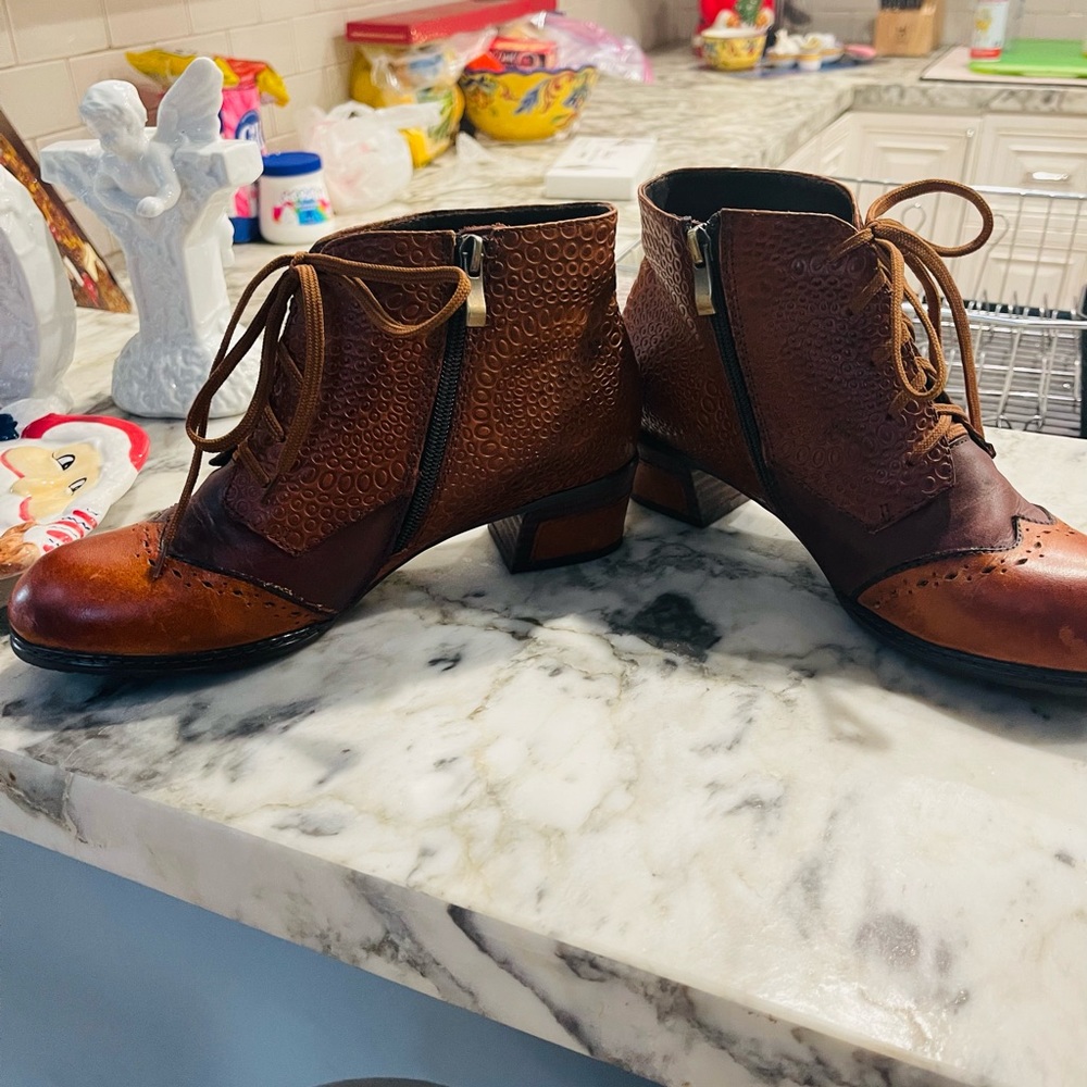 L’Artiste Spring Step Booties - Picture 2 of 6